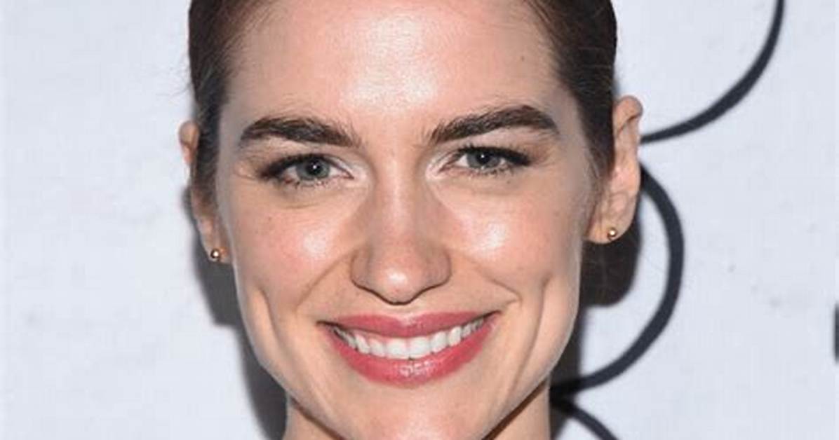 Melanie Scrofano - Net Worth, Age, Height, Birthday, Bio, Wiki!