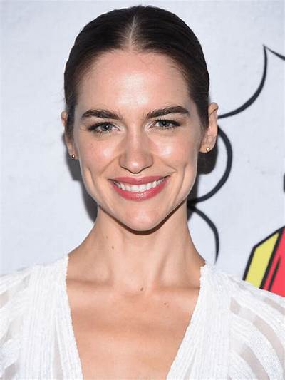 Melanie Scrofano - Net Worth, Age, Height, Birthday, Bio, Wiki!