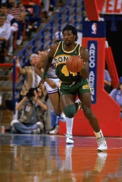 Michael Cage Net Worth, Age, Height, Bio, Birthday, Wiki!