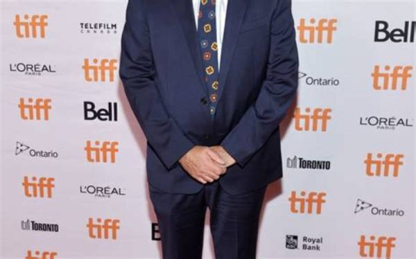 Michael Showalter Net Worth 2024, Age, Height, Bio, Birthday, Wiki!