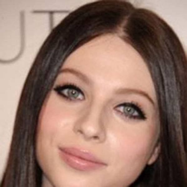 Michelle Trachtenberg Net Worth, Age, Height, Bio, Birthday, Wiki!