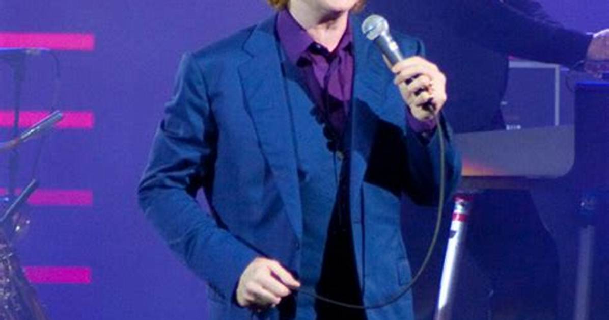 Mick Hucknall Net Worth, Age, Height, Bio, Birthday, Wiki!