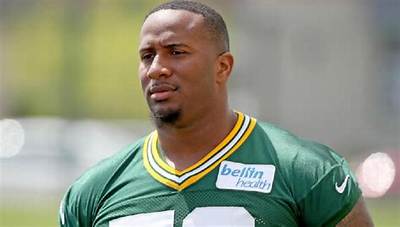Mike Daniels - Net Worth, Age, Height, Birthday, Bio, Wiki!