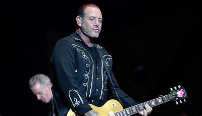 Mike Ness Net Worth, Age, Height, Bio, Birthday, Wiki!