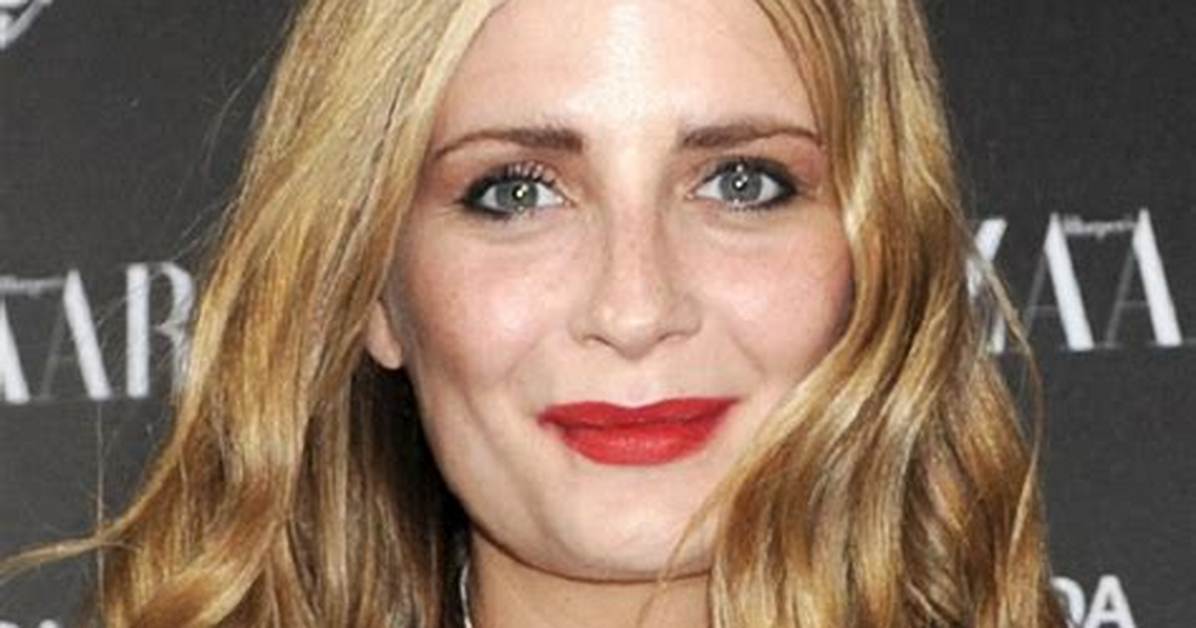 Mischa Barton Net Worth, Age, Height, Bio, Birthday, Wiki!