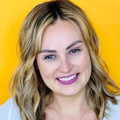 Molly Burke Net Worth, Age, Height, Bio, Birthday, Wiki!