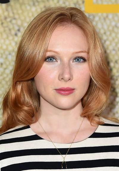 Molly Quinn Net Worth, Age, Height, Bio, Birthday, Wiki!