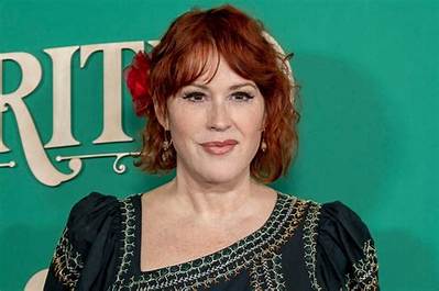 Molly Ringwald Net Worth, Age, Height, Bio, Birthday, Wiki!