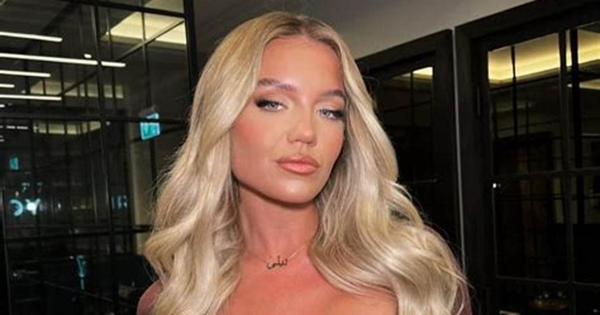 Molly Smith - Net Worth, Age, Height, Birthday, Bio, Wiki!