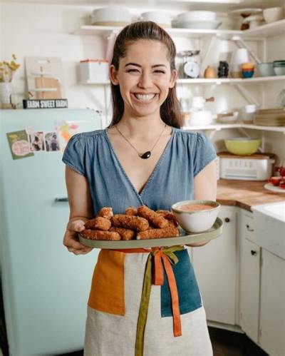 Molly Yeh Net Worth, Age, Height, Bio, Birthday, Wiki!