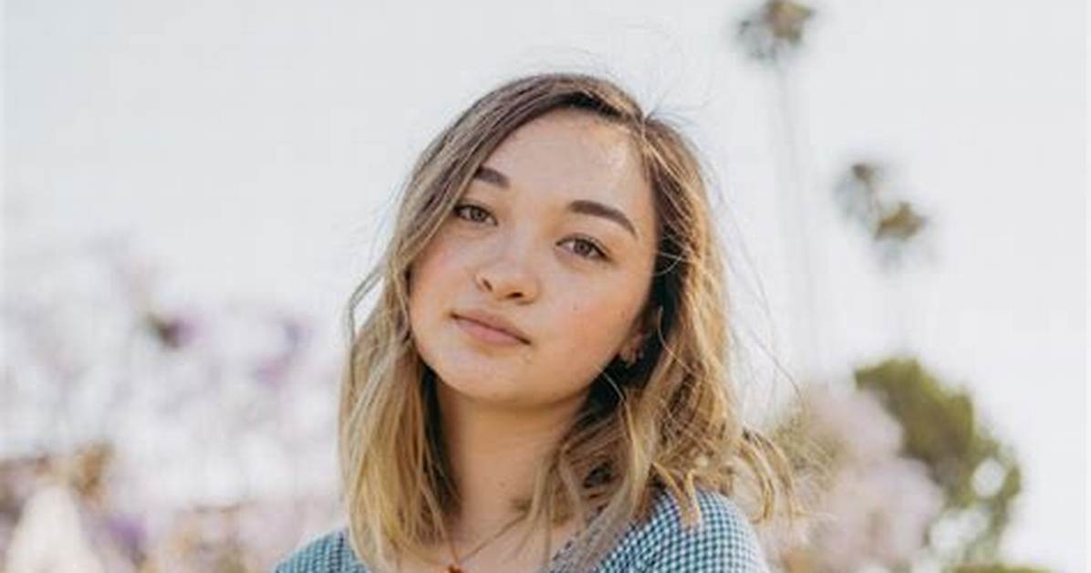 Mxmtoon Net Worth, Age, Height, Bio, Birthday, Wiki!