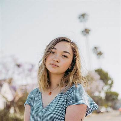 Mxmtoon Net Worth, Age, Height, Bio, Birthday, Wiki!