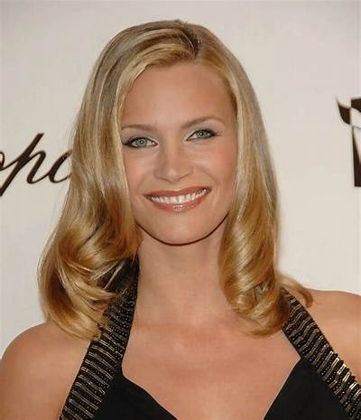 Natasha Henstridge Net Worth 2024, Age, Height, Bio, Birthday, Wiki!