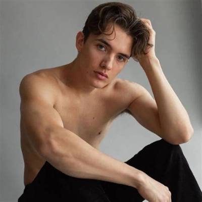 Noah Urrea Net Worth, Age, Height, Bio, Birthday, Wiki!