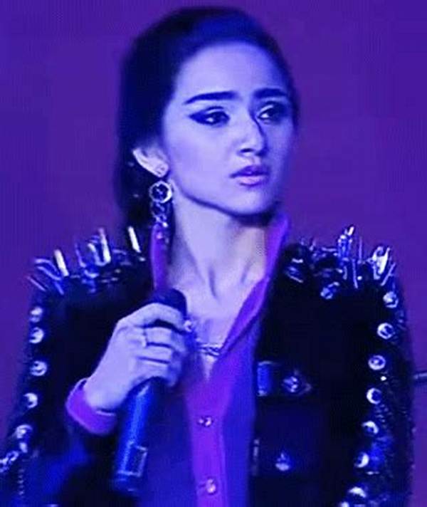 Noziya Karomatullo - Net Worth, Age, Height, Birthday, Bio, Wiki!