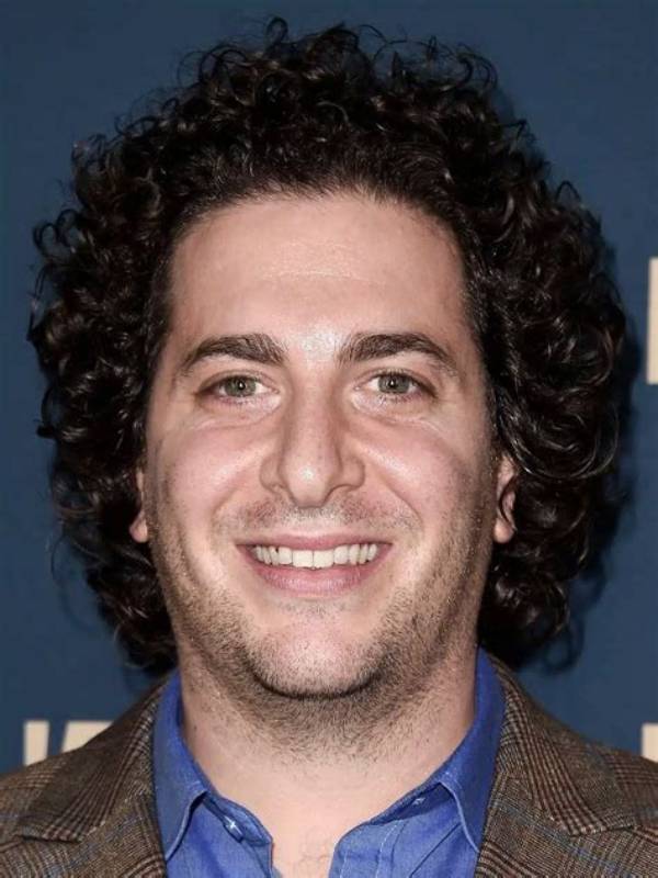 Oliver Cooper Net Worth, Age, Height, Bio, Birthday, Wiki!