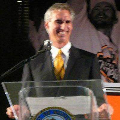 Oliver Luck Net Worth, Age, Height, Bio, Birthday, Wiki!