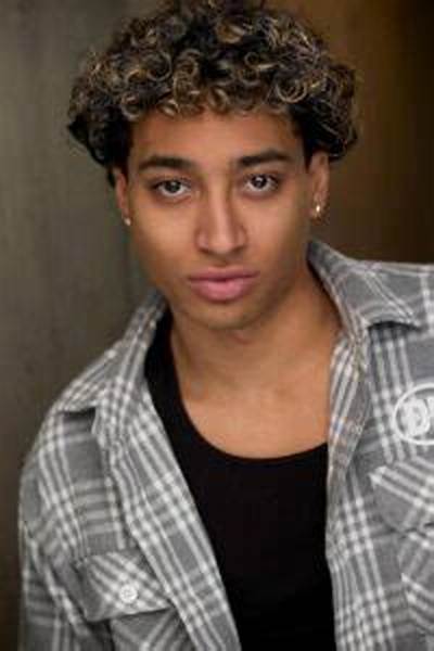 Orlando Wells Net Worth, Age, Height, Bio, Birthday, Wiki!