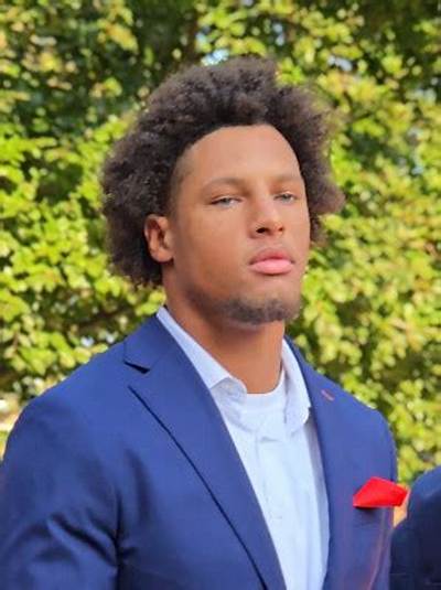 Oronde Gadsden - Net Worth, Age, Height, Birthday, Bio, Wiki!