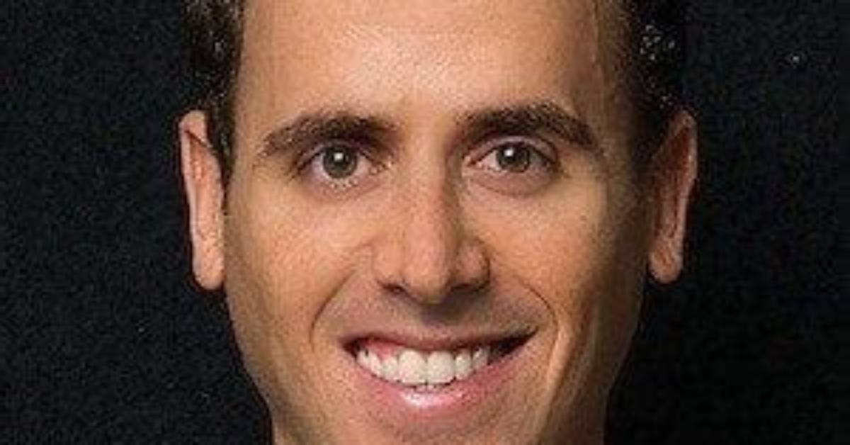 Oz Pearlman Net Worth, Age, Height, Bio, Birthday, Wiki!