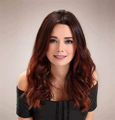Ozgu Namal - Net Worth, Age, Height, Birthday, Bio, Wiki!