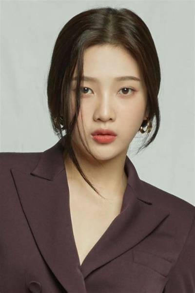 Park Soo-Young - Net Worth, Age, Height, Birthday, Bio, Wiki!