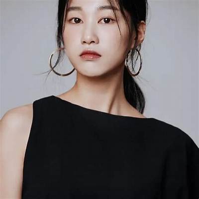 Park Yoon-Ha - Net Worth, Age, Height, Birthday, Bio, Wiki!