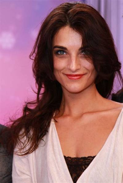 Pauline Delpech - Net Worth, Age, Height, Birthday, Bio, Wiki!