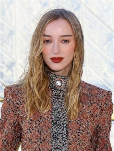 Phoebe Dynevor Net Worth, Age, Height, Bio, Birthday, Wiki!