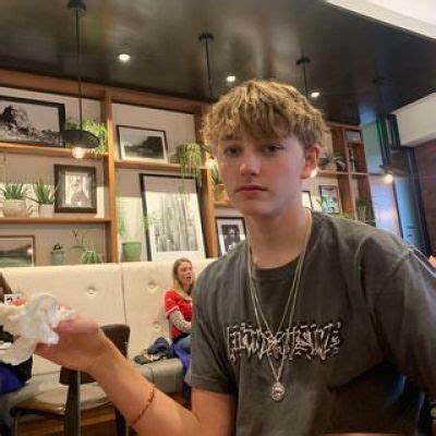 Phoenix List Net Worth, Age, Height, Bio, Birthday, Wiki!