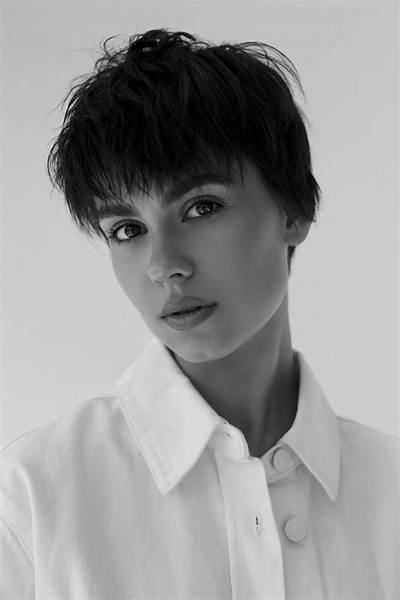 Pola Gonciarz - Net Worth, Age, Height, Birthday, Bio, Wiki!