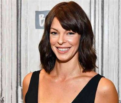Pollyanna Mcintosh Net Worth, Age, Height, Bio, Birthday, Wiki!