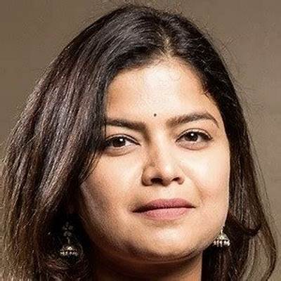 Poonam Mahajan - Net Worth, Age, Height, Birthday, Bio, Wiki!