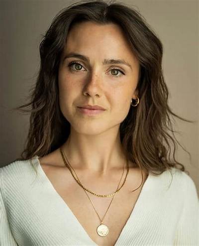 Poppy Drayton Net Worth, Age, Height, Bio, Birthday, Wiki!