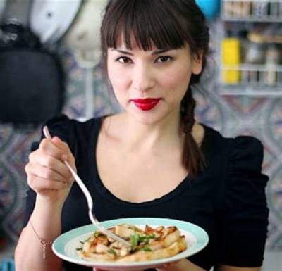 Rachel Khoo - Net Worth, Age, Height, Birthday, Bio, Wiki!