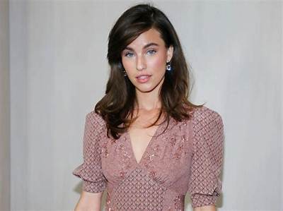 Rainey Qualley - Net Worth, Age, Height, Birthday, Bio, Wiki!