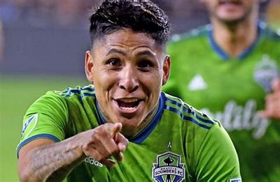 Raul Ruidiaz - Net Worth, Age, Height, Birthday, Bio, Wiki!
