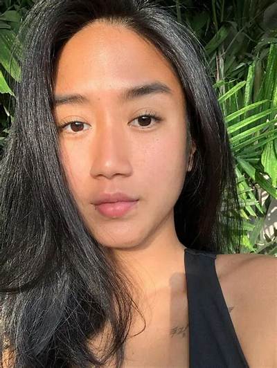 Renatta Moeloek - Net Worth, Age, Height, Birthday, Bio, Wiki!