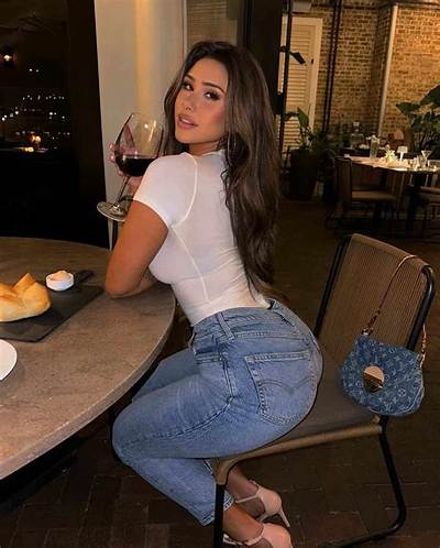 Robelyn Garcia - Net Worth, Age, Height, Birthday, Bio, Wiki!