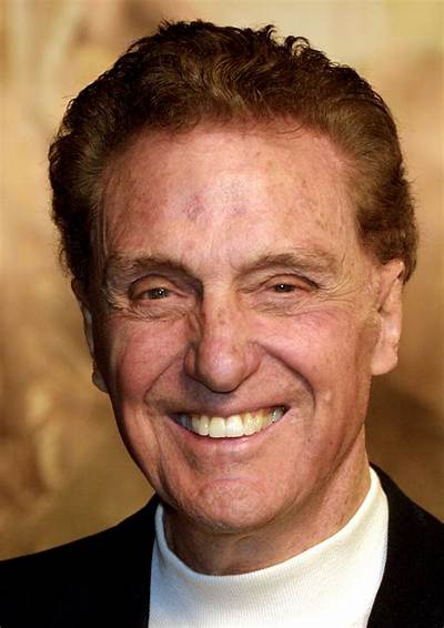 Robert Stack Net Worth 2024, Age, Height, Bio, Birthday, Wiki!
