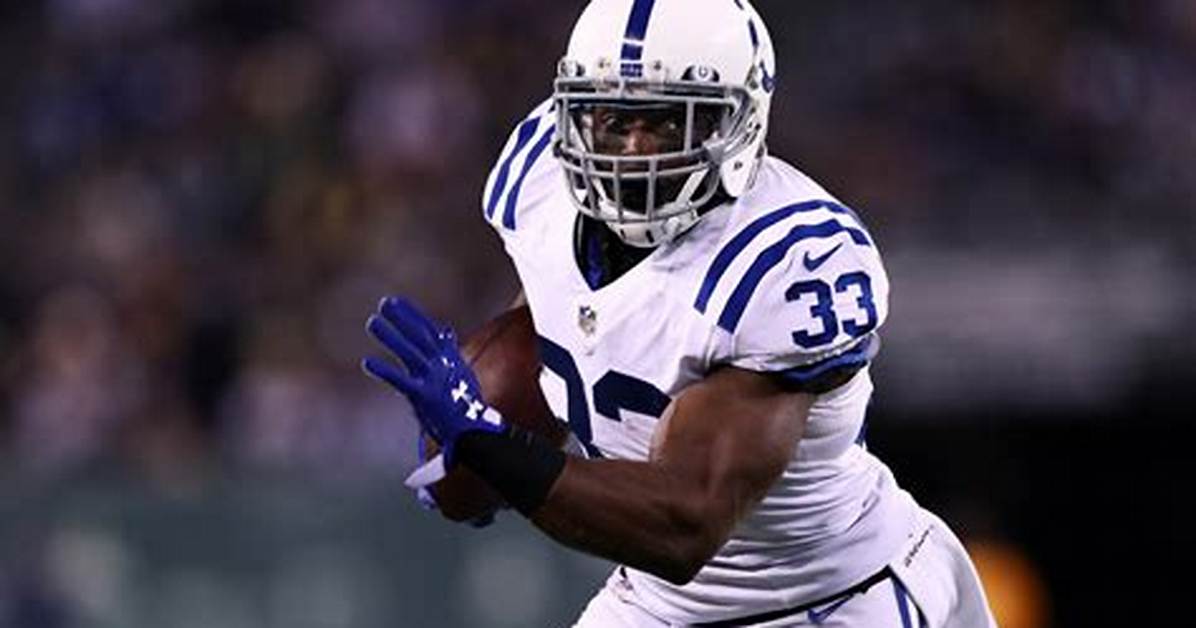 Robert Turbin - Net Worth, Age, Height, Birthday, Bio, Wiki!