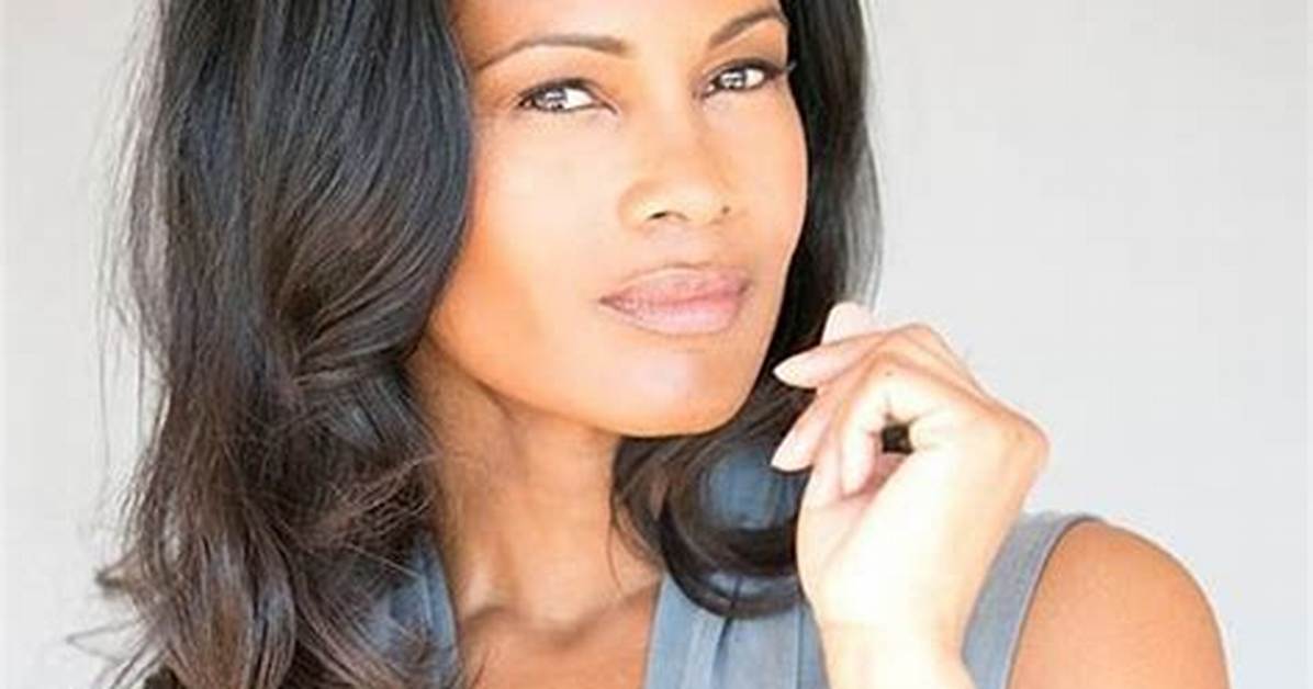 Robinne Lee Net Worth, Age, Height, Bio, Birthday, Wiki!