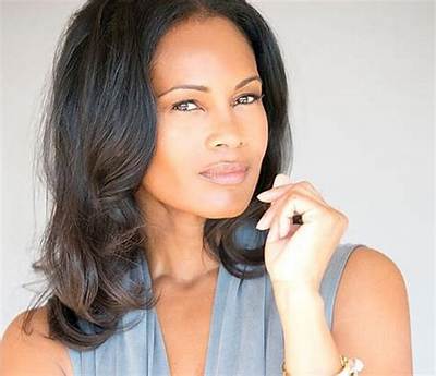 Robinne Lee Net Worth, Age, Height, Bio, Birthday, Wiki!