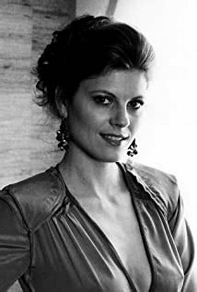 Robyn Douglass Net Worth, Age, Height, Bio, Birthday, Wiki!
