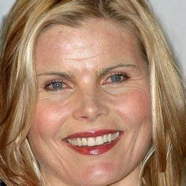 Rose Hemingway - Net Worth, Age, Height, Birthday, Bio, Wiki!