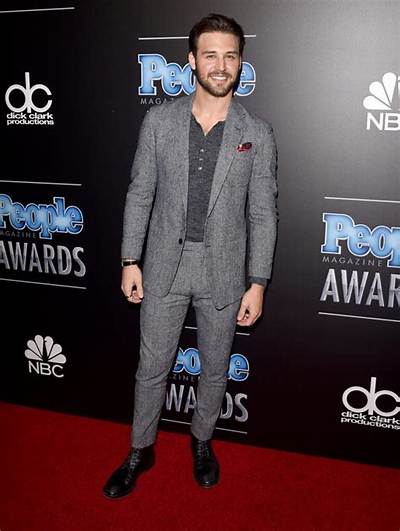 Ryan Guzman Net Worth, Age, Height, Bio, Birthday, Wiki!