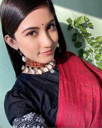 Safa Kabir - Net Worth, Age, Height, Birthday, Bio, Wiki!