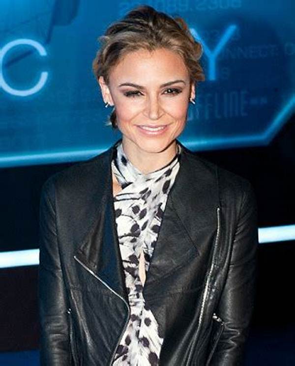 Samaire Armstrong - Net Worth, Age, Height, Birthday, Bio, Wiki!