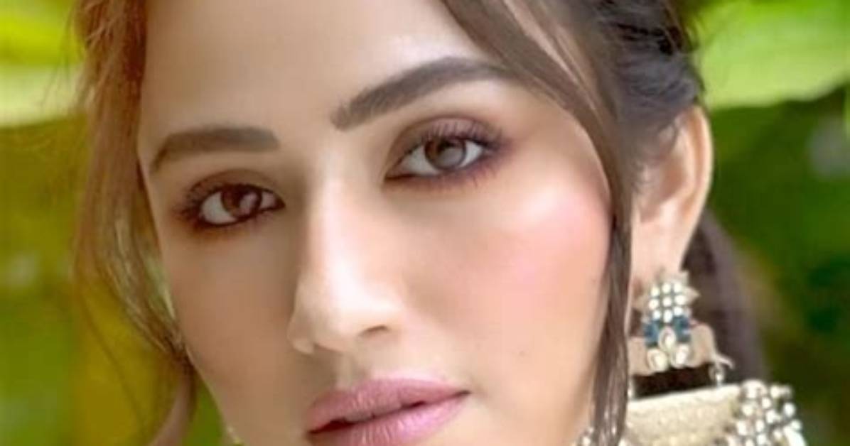 Sana Javed - Net Worth, Age, Height, Birthday, Bio, Wiki!