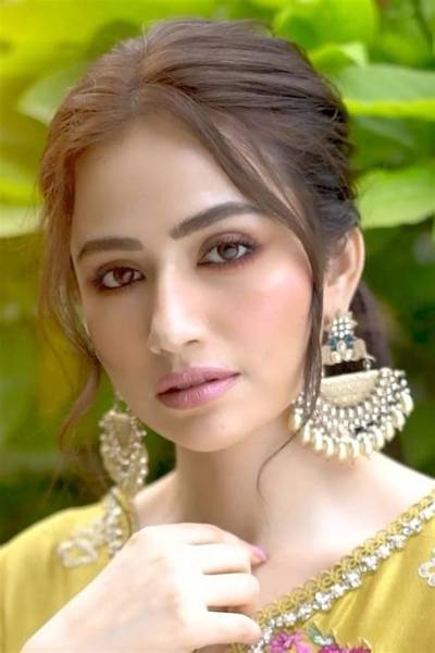 Sana Javed - Net Worth, Age, Height, Birthday, Bio, Wiki!